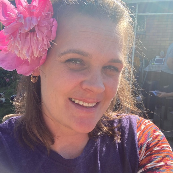 Meet your Posher, Tina - Picture 2 of 5